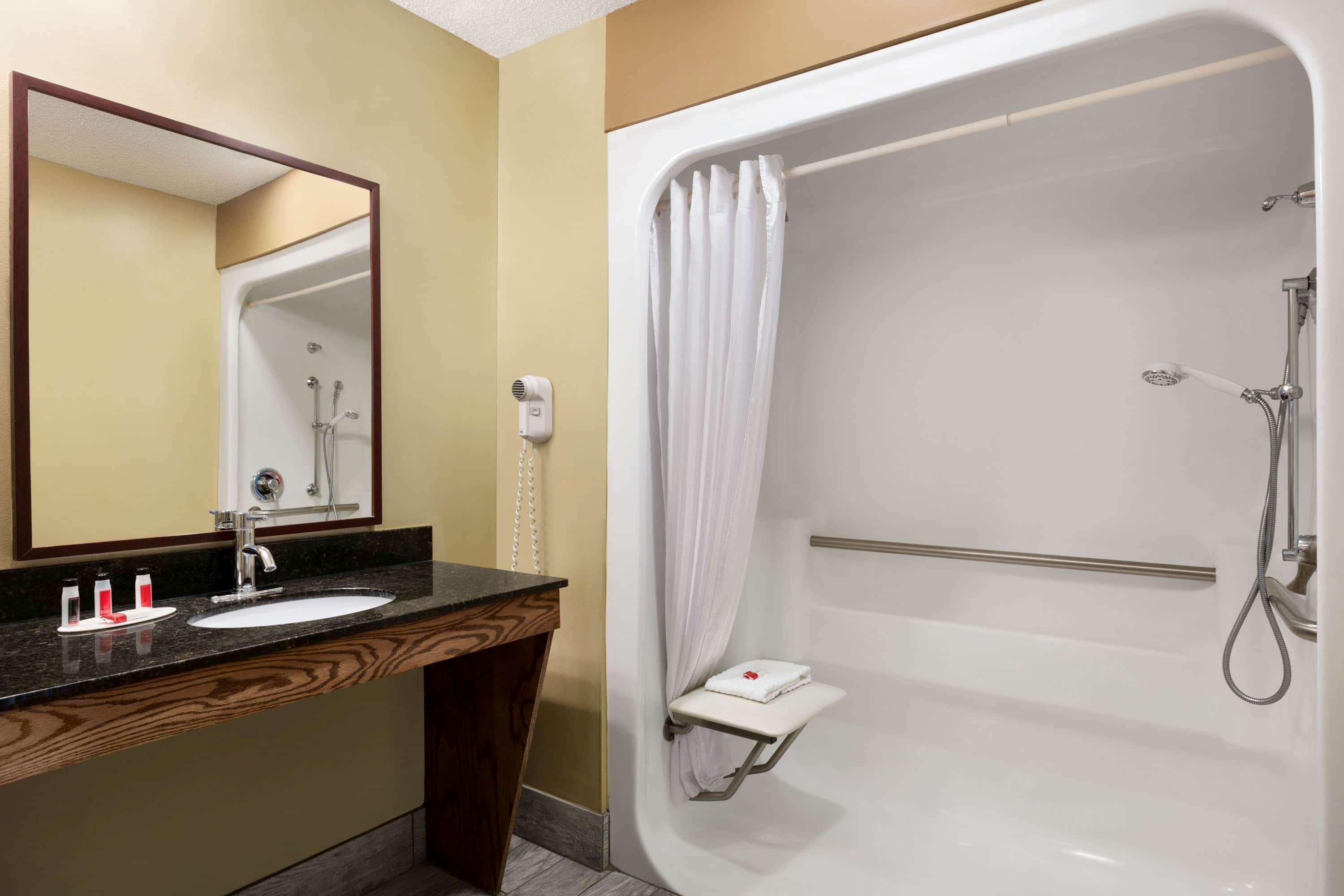เบย์มอนต์ บาย วินด์แฮม วอร์เนอร์ โรบินส์ Motel ภายนอก รูปภาพ
