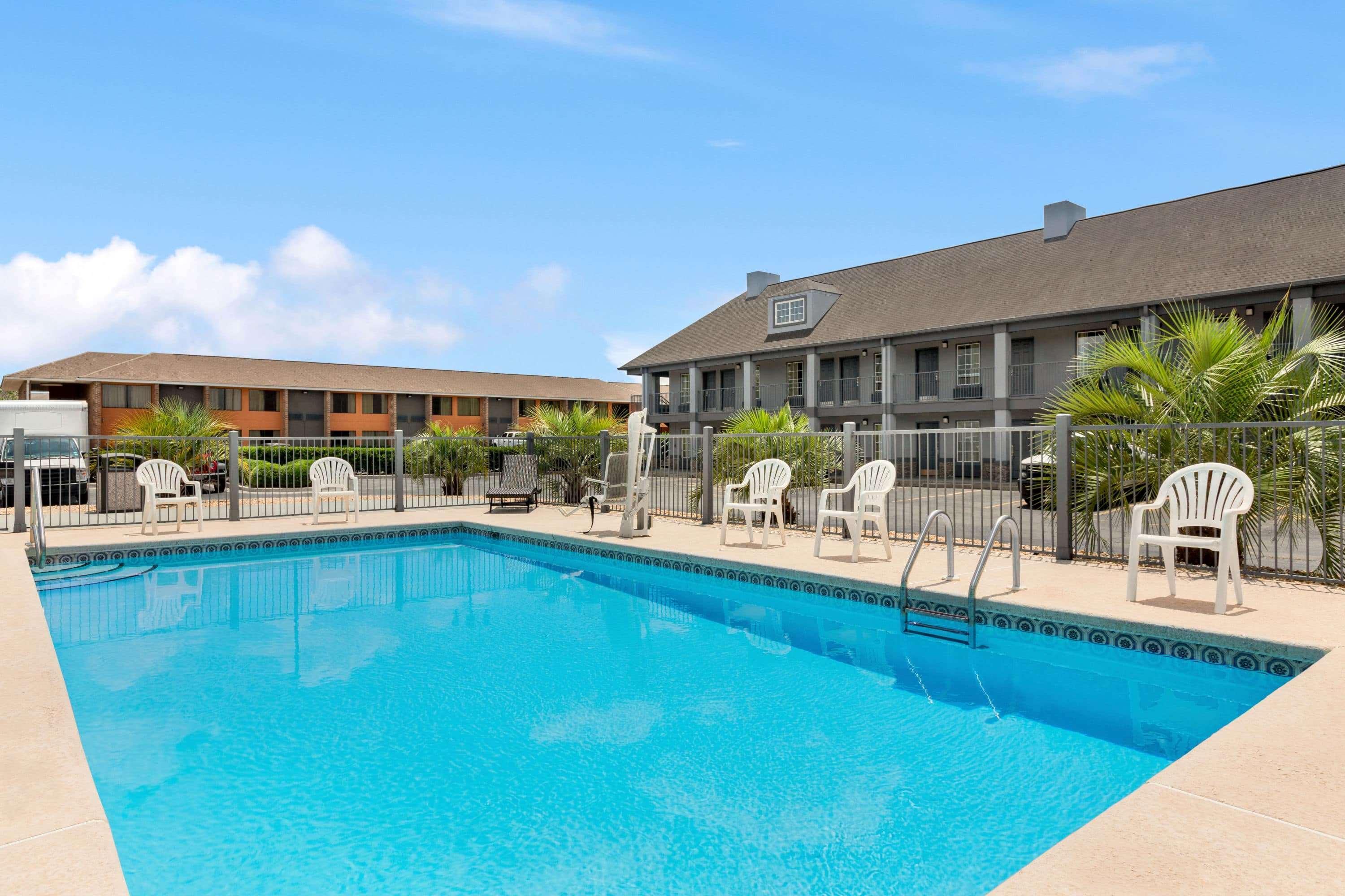 เบย์มอนต์ บาย วินด์แฮม วอร์เนอร์ โรบินส์ Motel ภายนอก รูปภาพ